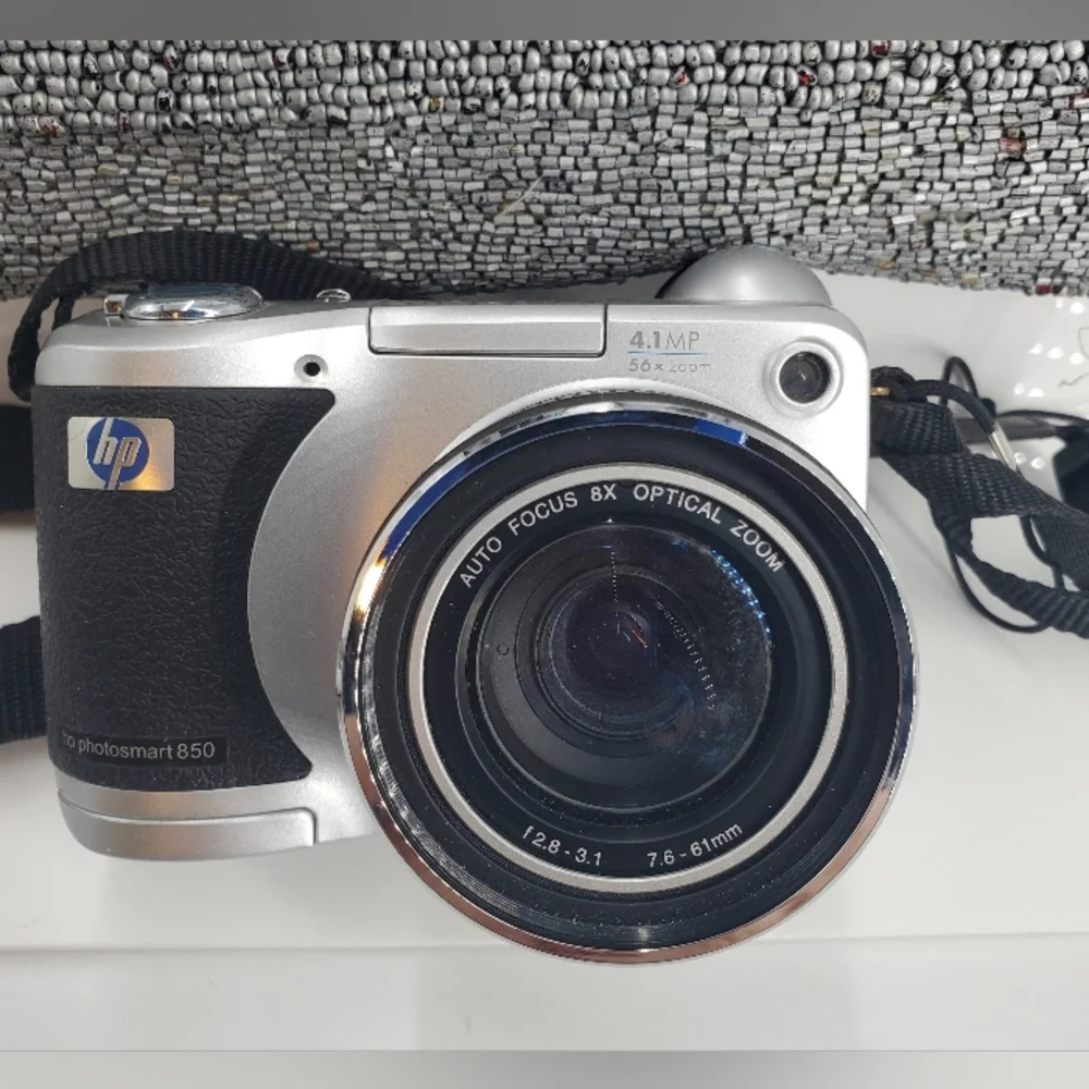 HP Photosmart 850 Digital Camera Vintage 8x Optical Zoom. Not Tested for Parts